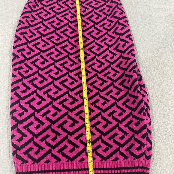 Versace Pink and Black Knit Geometric Pencil Skirt M/L - Picture 6 of 9